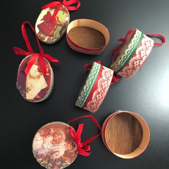 Vintage Christmas red round and oval box Ornaments - Picture 8 of 11